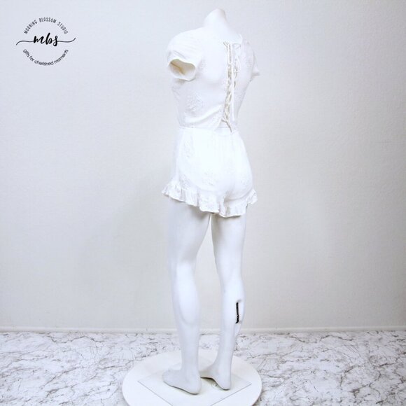 Illa Illa Embroidered Eyelet Surplice Tie Back Short Sleeve Romper White Women M - Picture 3 of 10
